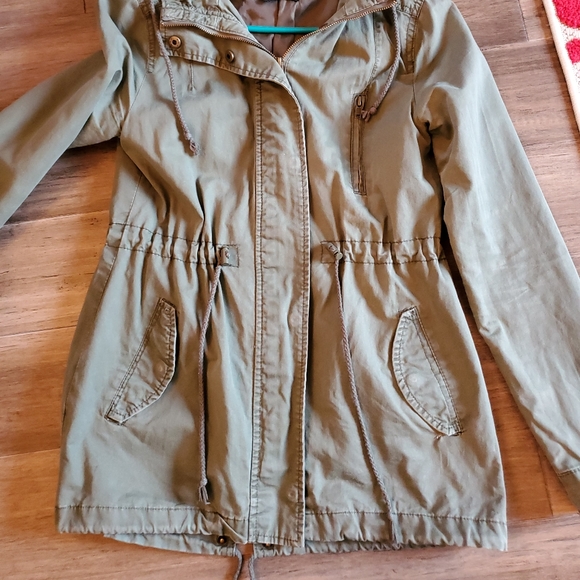 Mid length woman's jacket - Picture 10 of 11